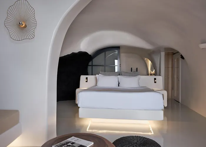 Olvos Luxury Aparthotel Oia