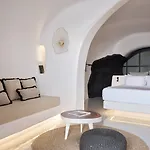 Olvos Luxury Aparthotel Oia